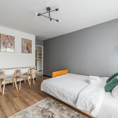 Wola Homely By Bookinghost Apartamento *